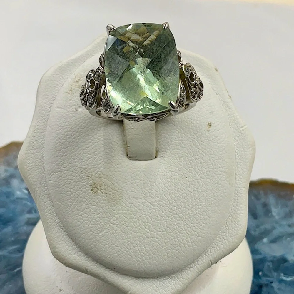 Vtg. Sterling Silver Green Amethyst Ring Size 7 1/2 (Size 7.5) - Picture 8 of 11